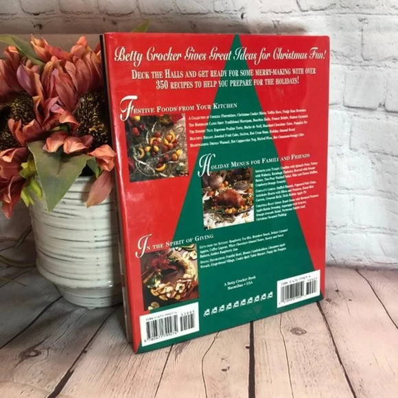 Vintage 1993 bettY CROCKER'S NEW CHRISTMAS cookbook - Picture 4 of 8